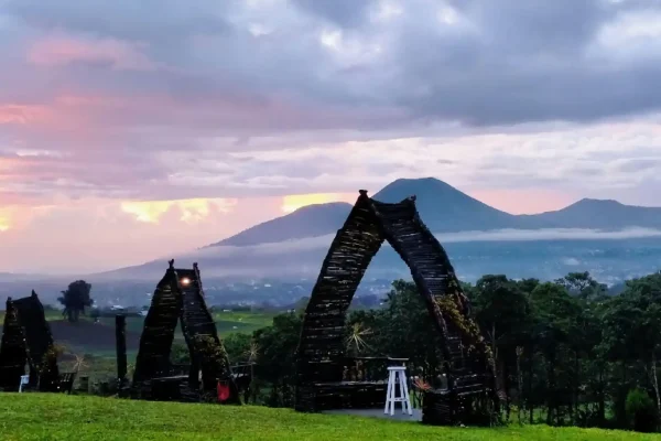 Destinasi Wisata Tomohon dengan Pemandangan Luar Biasa Cartenz Hills Tomohom